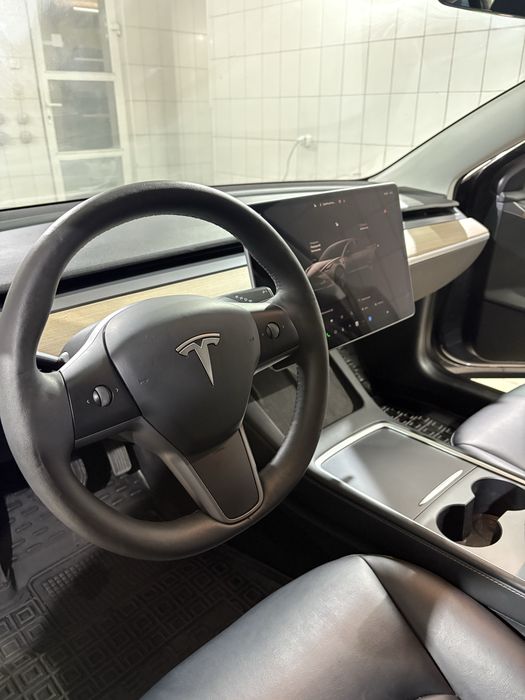 Tesla Model 3. 11.2023 року пробіг 27800