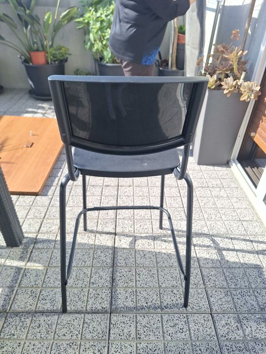 Cadeira alta preta Ikea