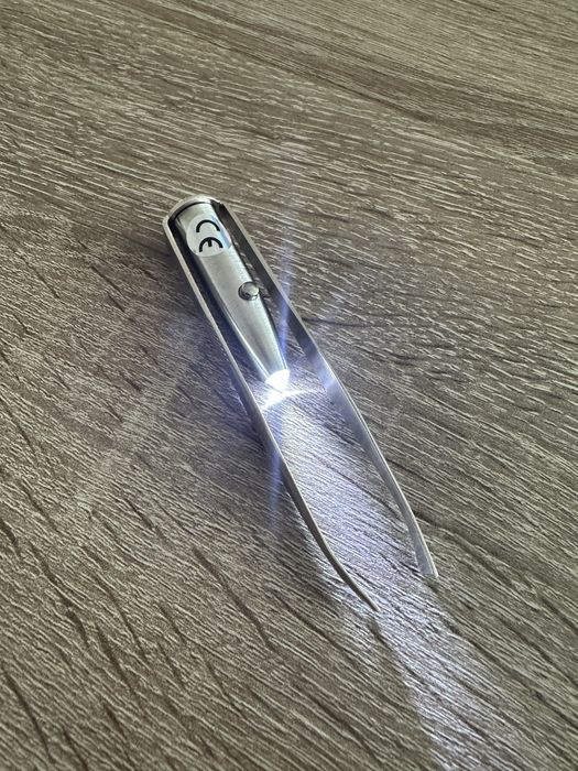 Pęseta ze swiatłem LED / Pęseta z latarką