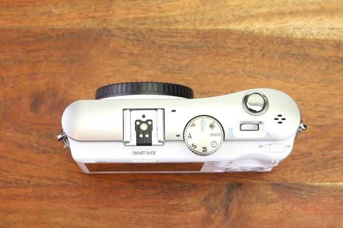 Corpo de câmara fotográfica Samsung NX100 em ótimo estado