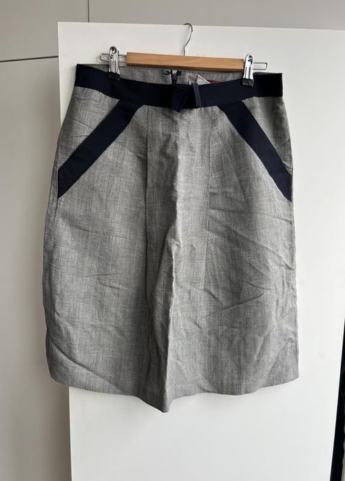 Класична сіра спідниця в клітинку міді max mara з жилеткою безрукавкою