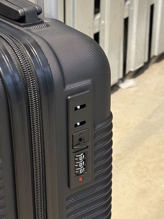 Walizka kabinowa Puccini (nowy typ zamka TSA) 20*36*55cm czarna i złot