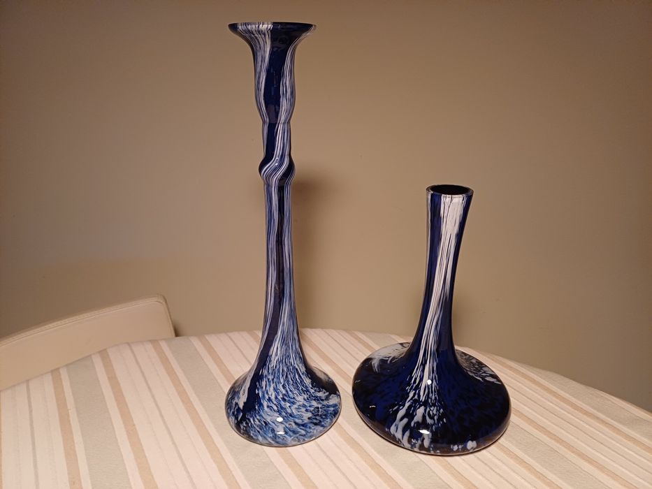 2 exquisite dark blue and white ceramic vases435182237134376961
