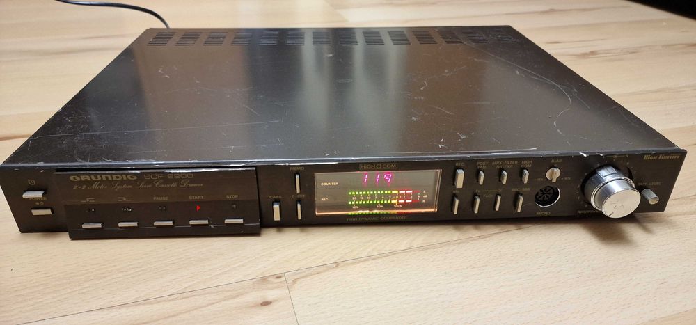 Grundig SCF 6200 magnetofon kasetowy szuflada