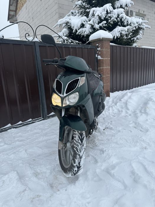 Скутер Aprilia 200