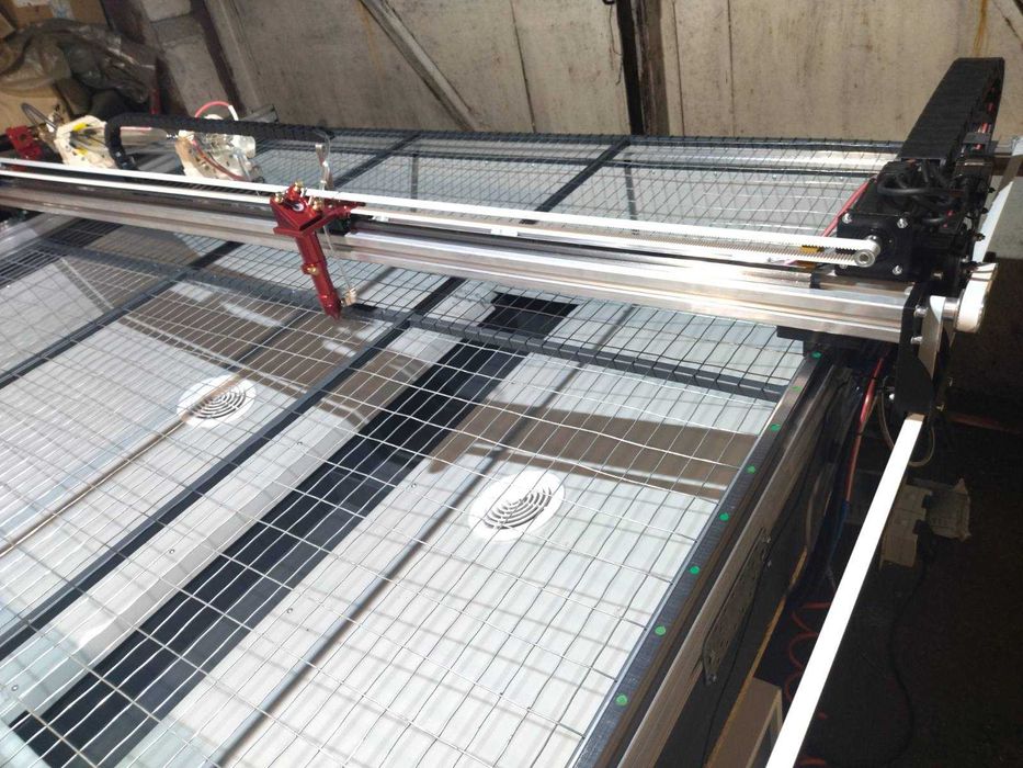 Лазерний станок CO2 із ЧПК/ВИРОБНИЦТВО