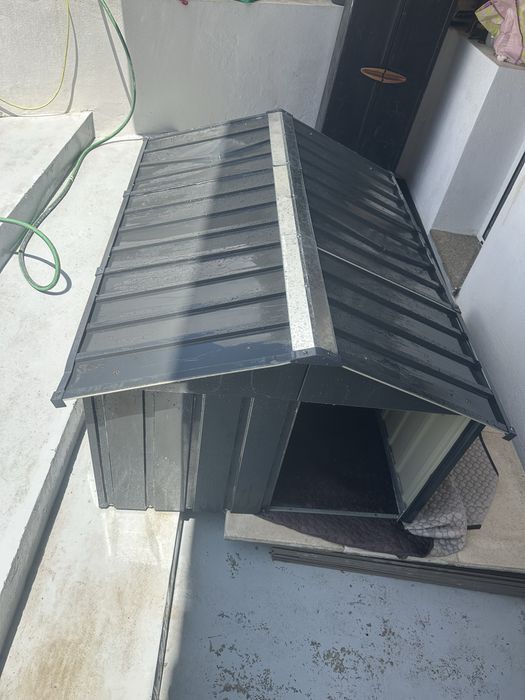 Vendo casota em chapa para 2/3 caes