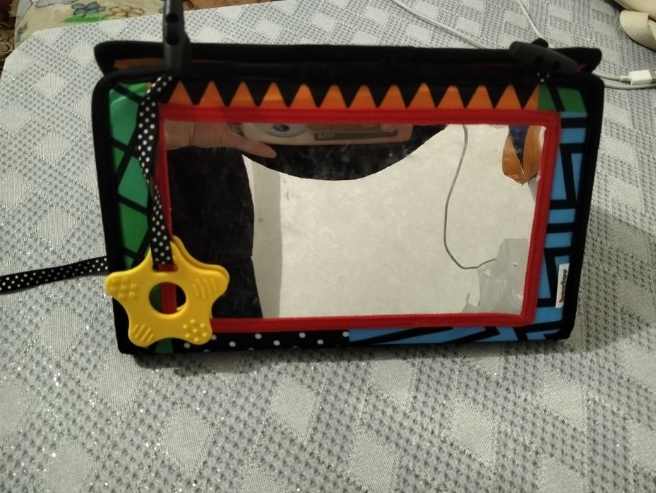 Розвиваюча книжка з дзеркалом, яка складається.