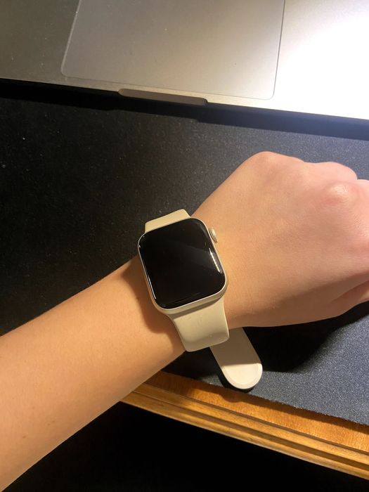 Apple Watch SE biały