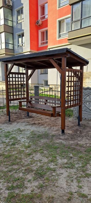 Нова дерев'яна садова качеля, садова гойдалка
