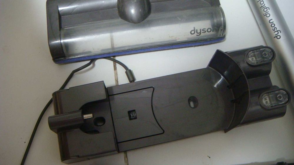 Аккумуляторный пылесос Dyson v6