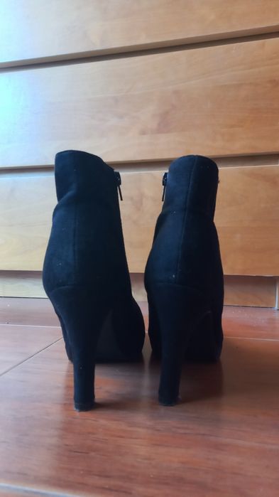 Botins Pretos - Salto Alto - Tamanho 40