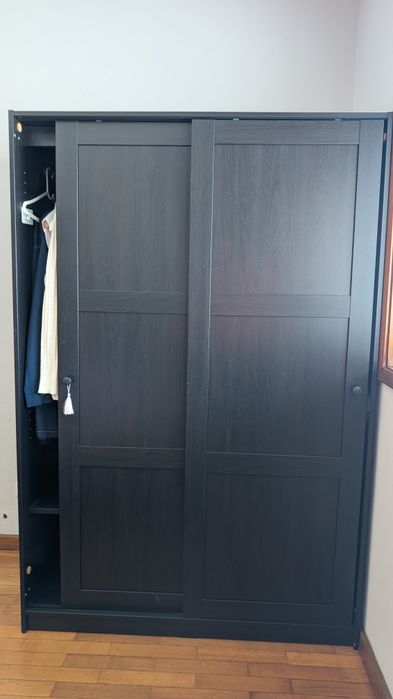 Roupeiro IKEA RAKKESTAD preto – portas de correr