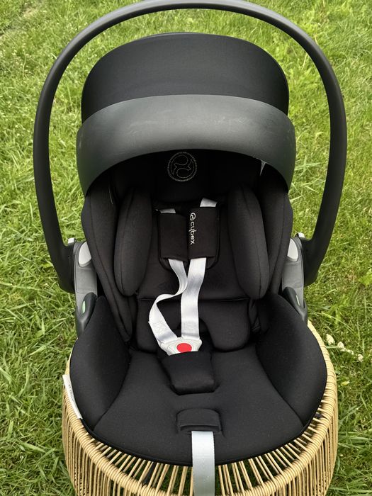 Автокрісло Cybex Cloud G i-Size Magic Black Gold