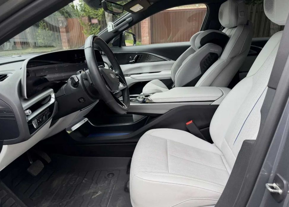 Cadillac Lyriq Luxury • 2023 • 102 кВт·год