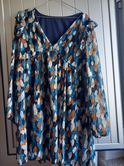 Varios vestidos como novos