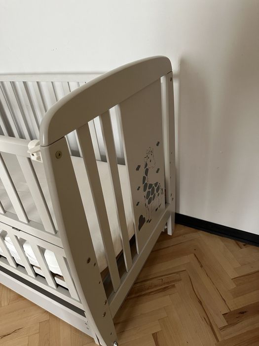 Дитяче ліжечко з матрацом