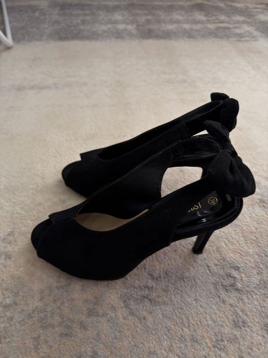 Buty na obcasie szpilki damskie czarne zamszowe DeeZee r. 39