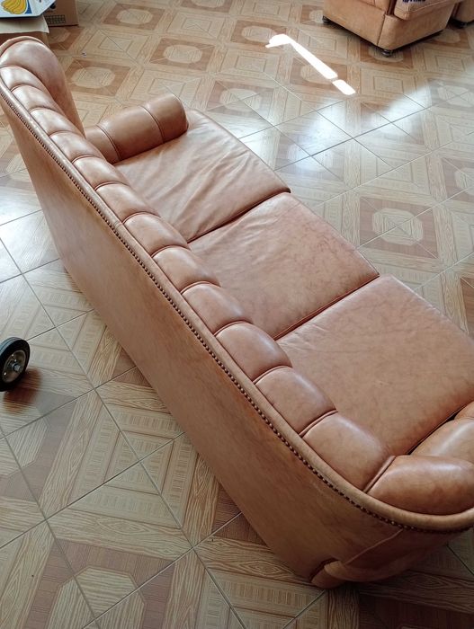 3 Sofás de pele verdadeira castanhos