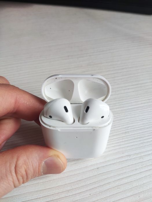 Apple AirPod на запчатини