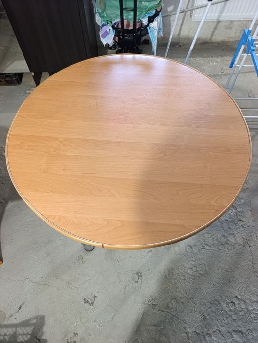 Stolik fi 90 z 4 nogami