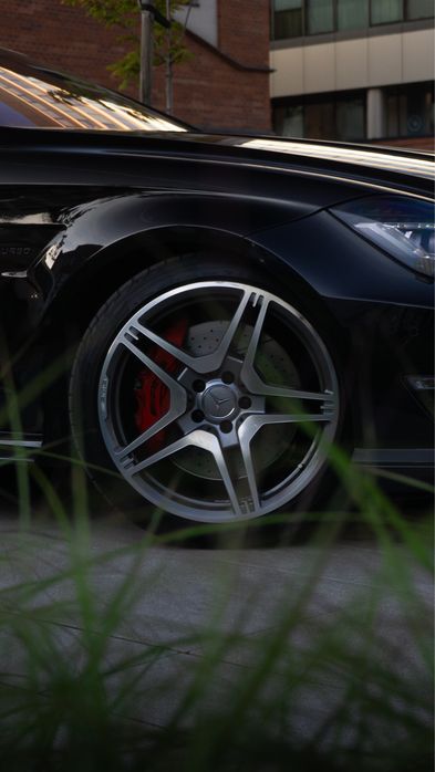 Czarny Mercedes CLS63 AMG do ślubu