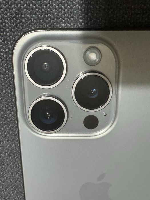 iPhone 15 Pro - Natural Titanium