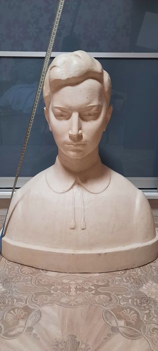 Фарфоровый бюст исторических людей.