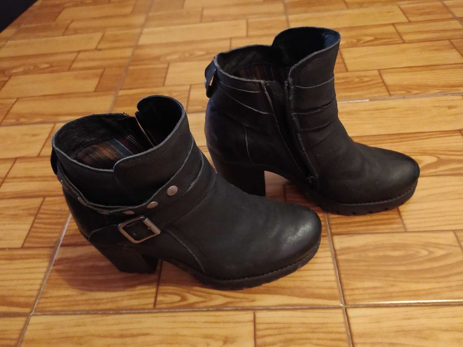 Botas/Botins pretas64862260230657121