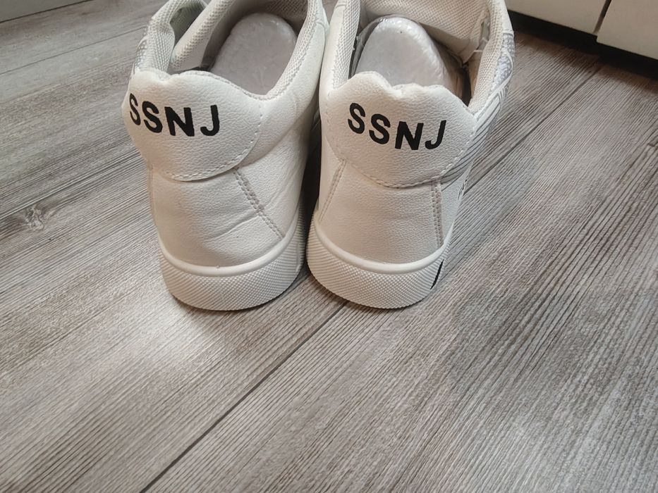 Buty sportowe dług. 26.5