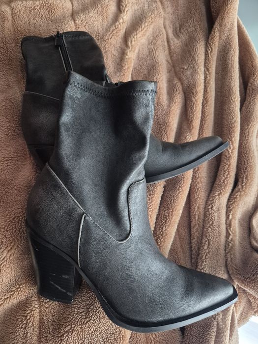 Botas pretas n° 38