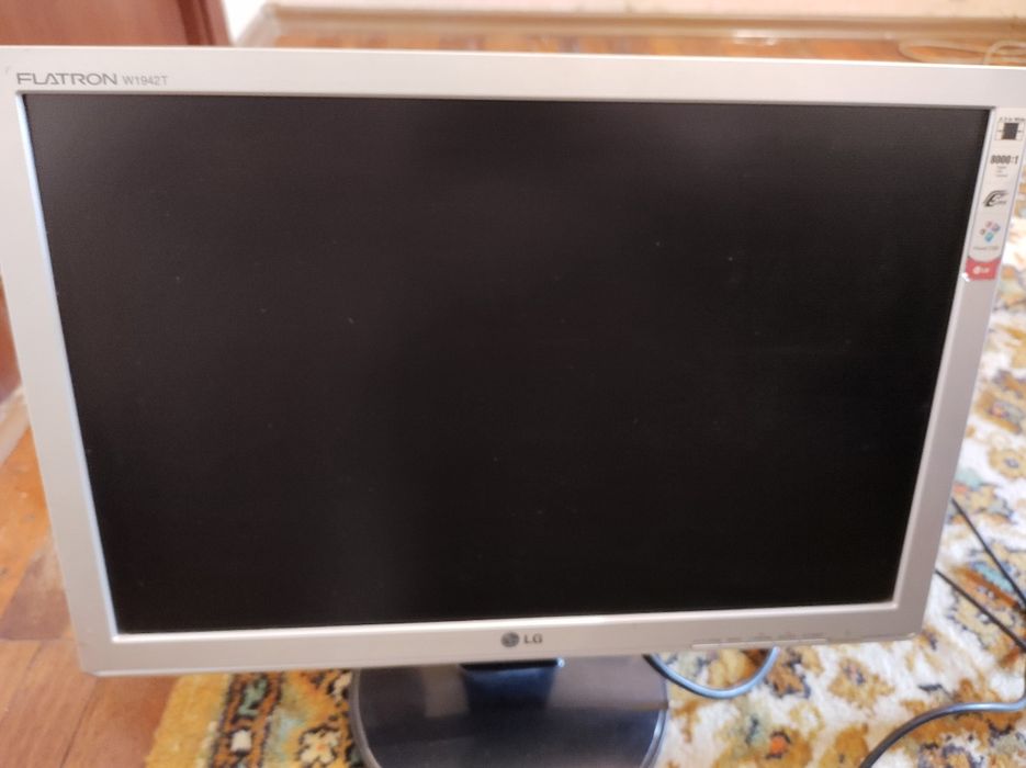 Монитор LG Flatron W1942TT в идеальном состоянии