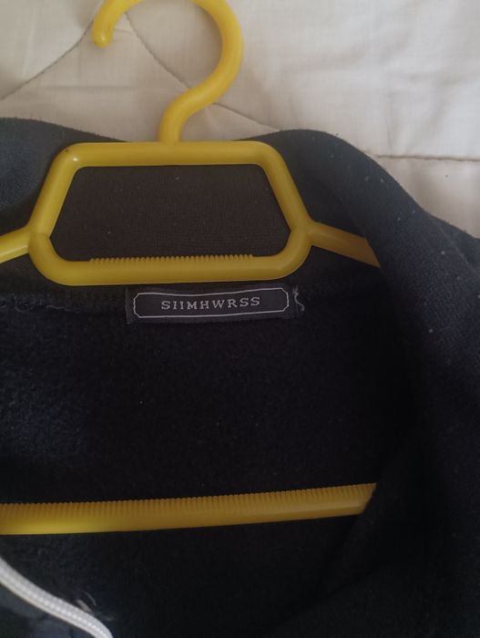 Casaco Preto com fecho verde