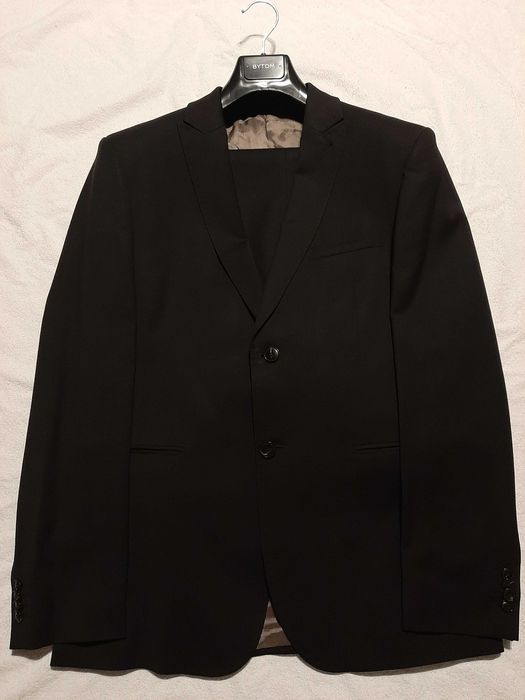 Elegancki czarny garnitur BYTOM