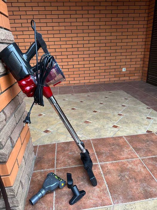 Пылесос ручной колбовый с турбощеткой и Hepa фильтром 2500 Вт.