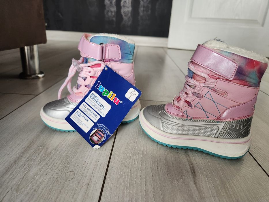 22 р сапожки , 2 пари в оголошені.