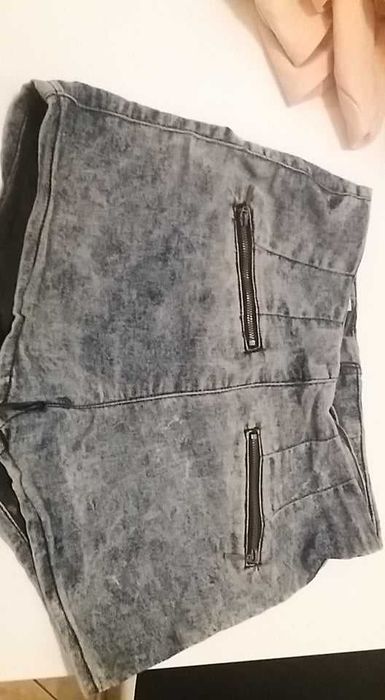 spodenki na lato Bershka rozm. 34/36