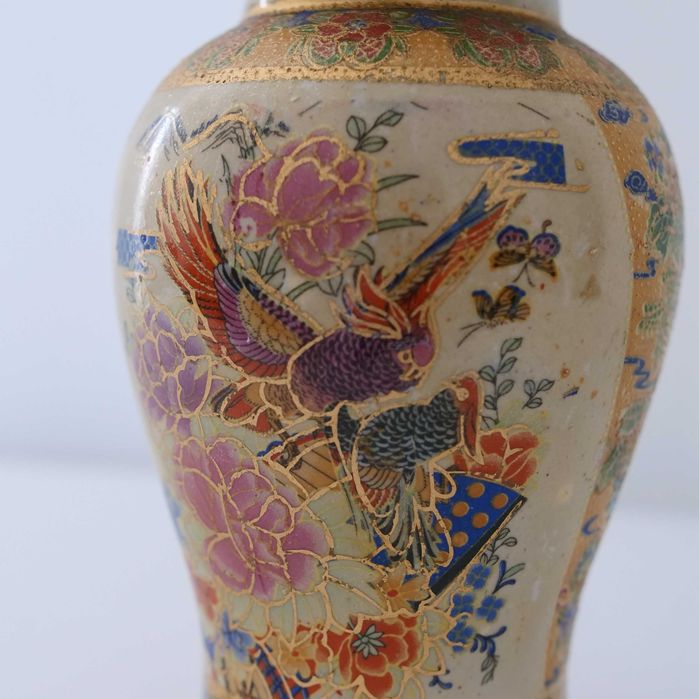 Pote ao estilo Satsuma em porcelana oriental