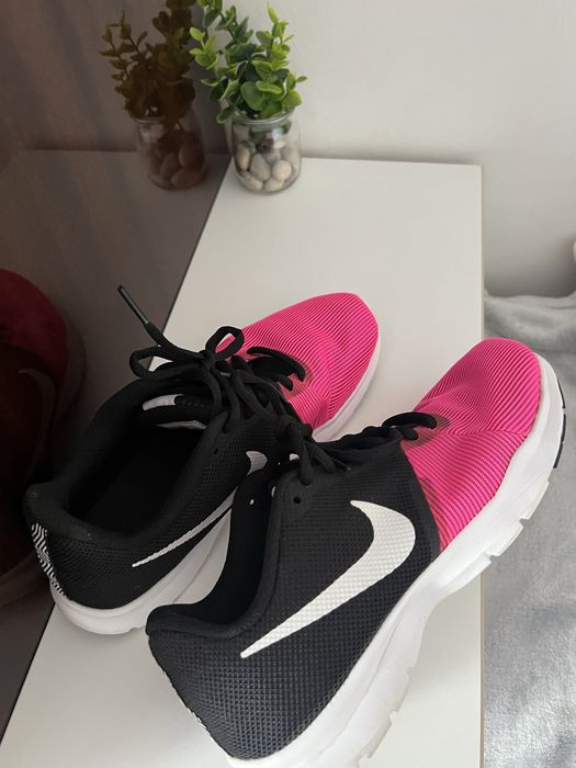 Кросівки Nike,р.37.5(23.5) нові