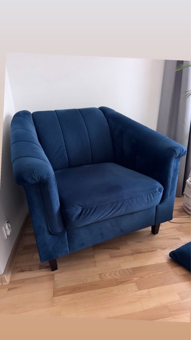 Fotel granatowy