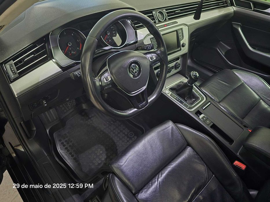 Volkswagen Passat Variant 2.0TDI 150CV Impecável óticas em led matrix e mala elétrica kit distribuição substituídos