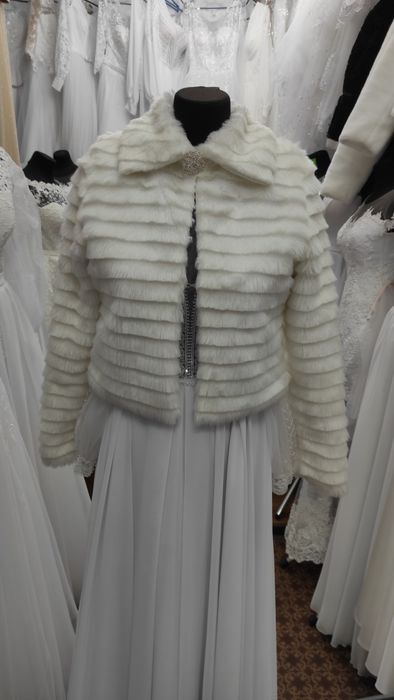 Продажа и Прокат Меховые белая и молочная свадебные шубки