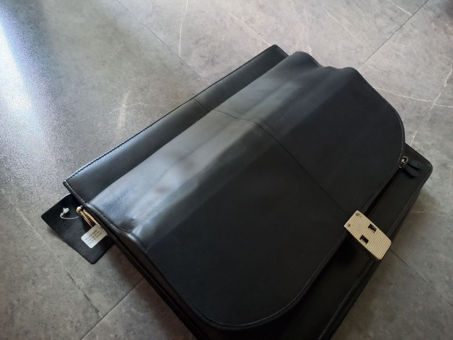 Продам чорний шкіряний портфель Luciano Carvari в Дніпрі