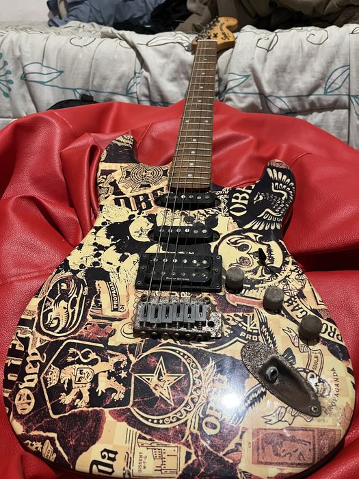 Guitarra Squier Stratocaster Obey Graphic HSS