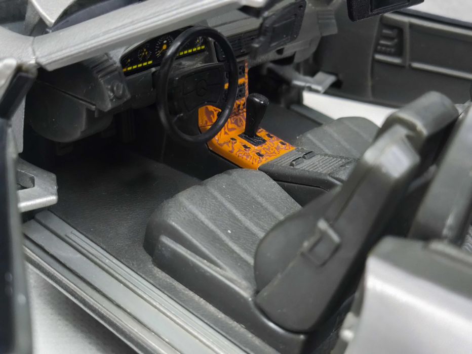 Модель Mercedes-Benz 500 SL (1989) 1/18 Maisto Grey Thailand