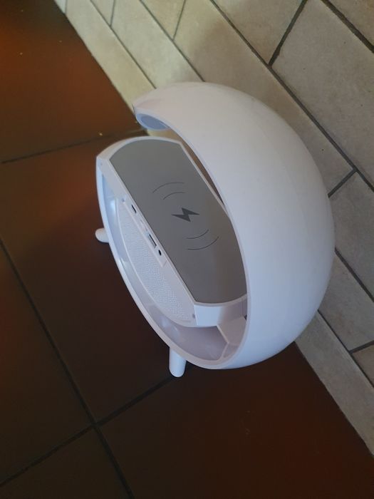 Продаю лампу,нічник з бездротовою зарядкою