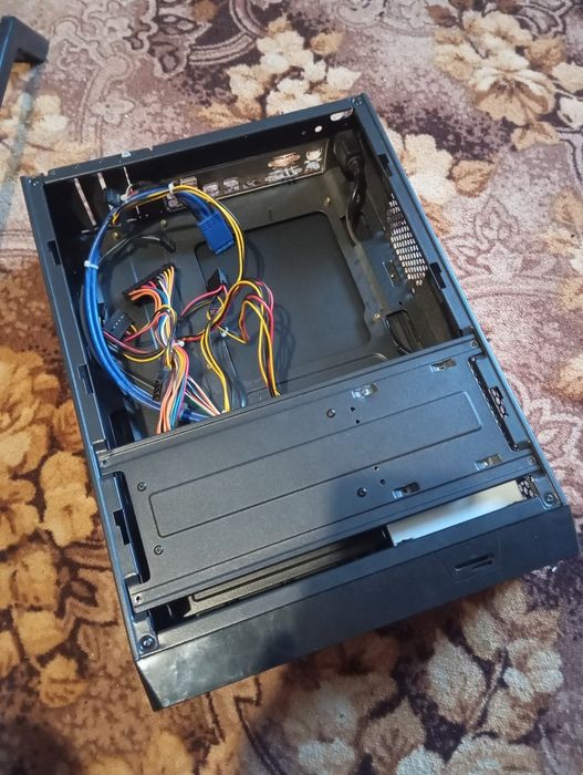 Корпус і блок живлення ПК