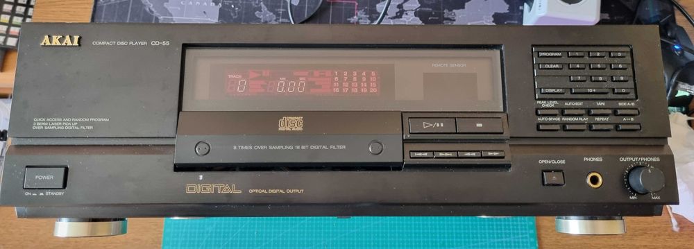 Odtwarzacz CD AKAI 55