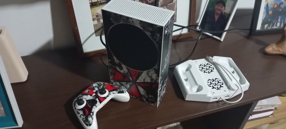 Xbox séries s em perfeito estado.
