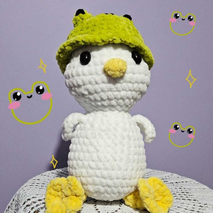 Słodziachna kaczka z kapeluszem żabką z miękkiej włóczki